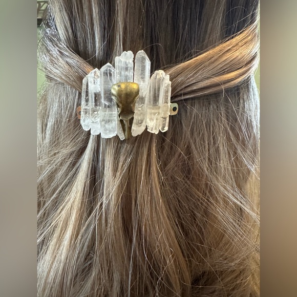 Quartz Crystal Hair Clip With Gold Raven Skull - Picture 2 of 6